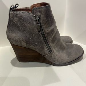 Lucky Brand Yesterr Wedge Ankle Boots woman’s distressed leather 9M